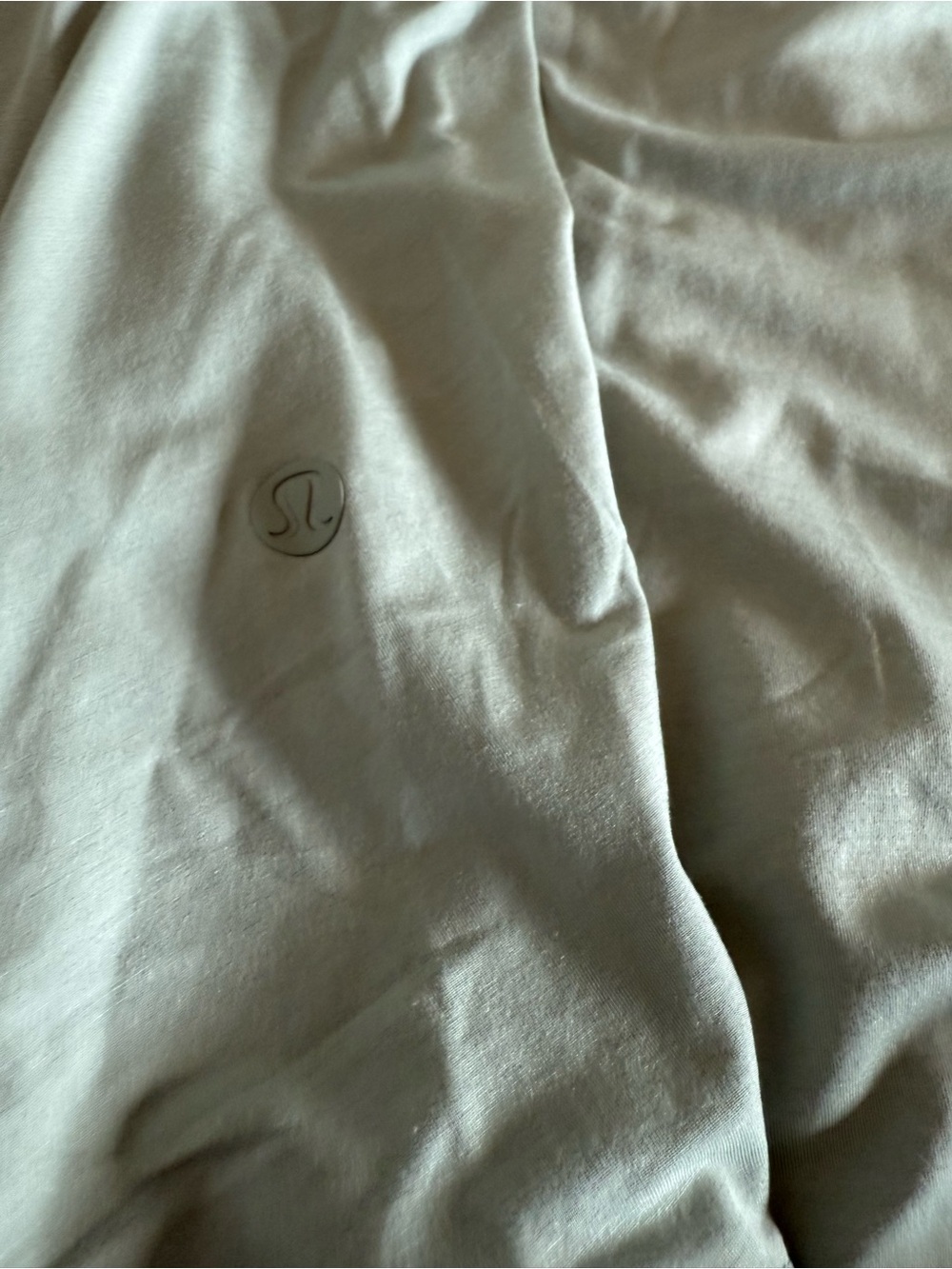 Women’s Lightweight Long-Sleeve Top & Shorts Loungewear Set in Sage LuluLemon - Picture 7 of 8